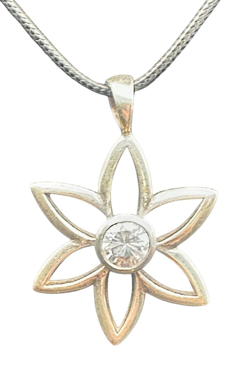 Silpada Sterling Silver S1195 Retired Daisy Flower CZ Pendant Necklace